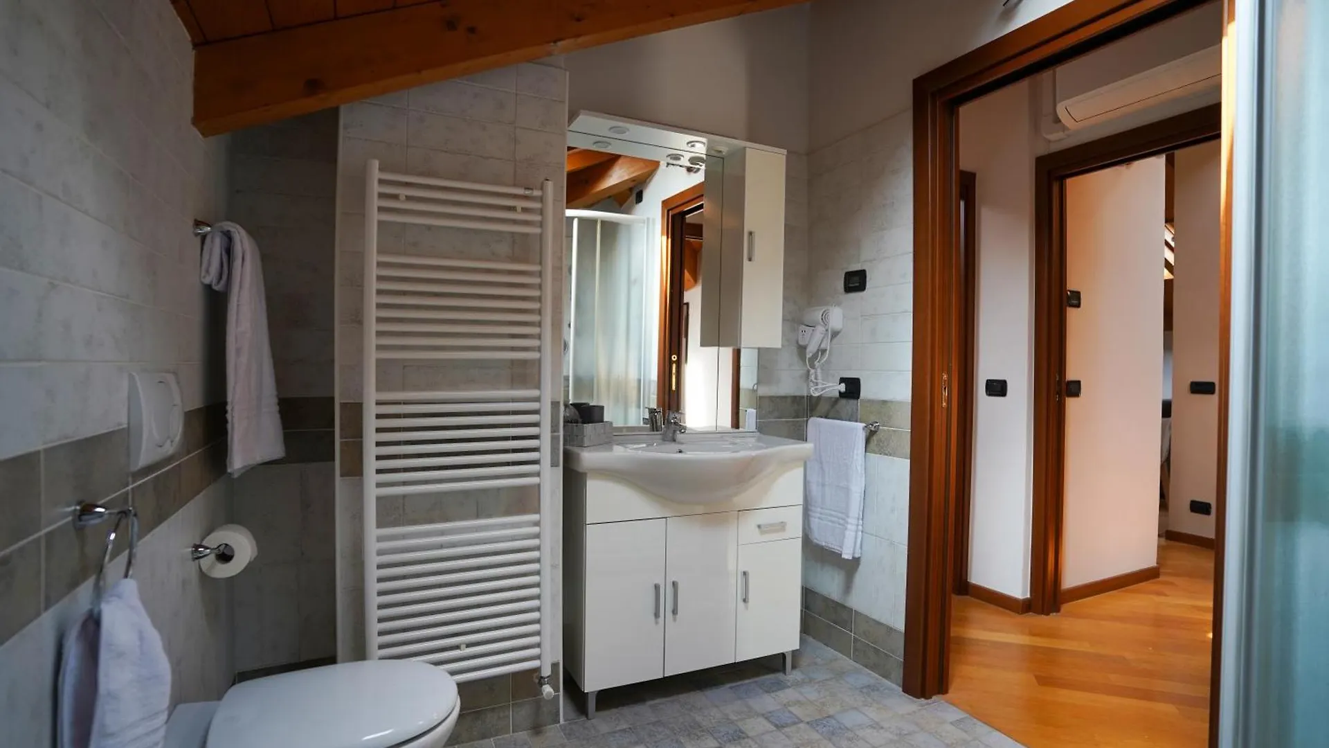 Ortensia Penthouse Leonardo Academy, Mxp & Laghi Sesto Calende Apartment