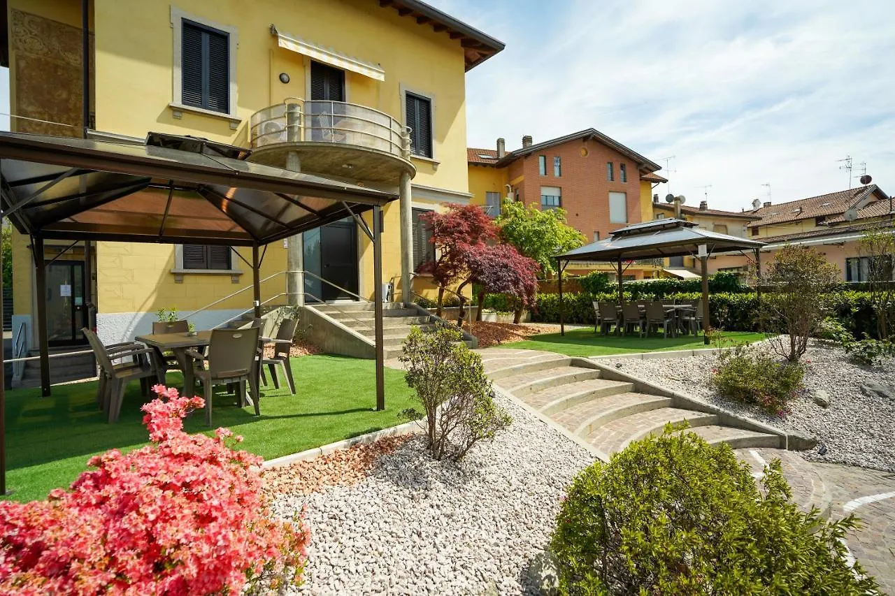 Ortensia Penthouse Leonardo Academy, Mxp & Laghi Sesto Calende Italy